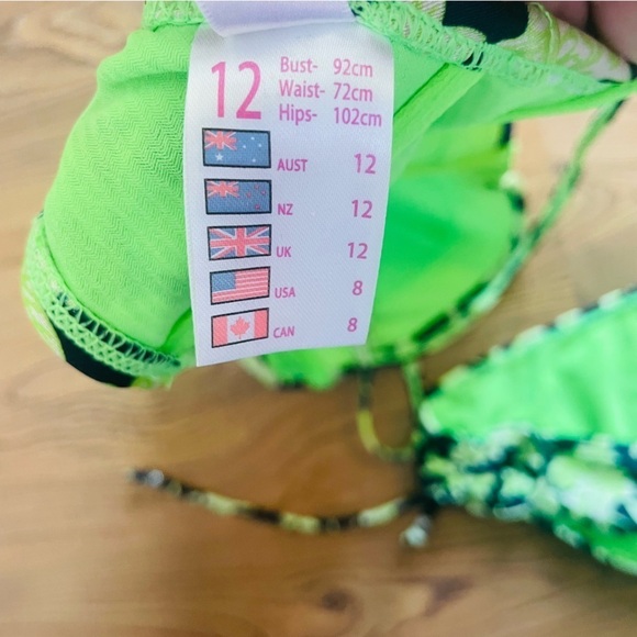 2 Chillies swimwear Australlia bikini size 8 neon green floral summer beach sexy - Picture 7 of 8